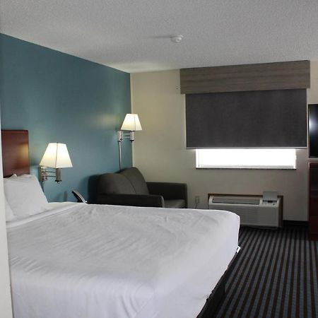 Reston Inn & Suites Spencer Εξωτερικό φωτογραφία