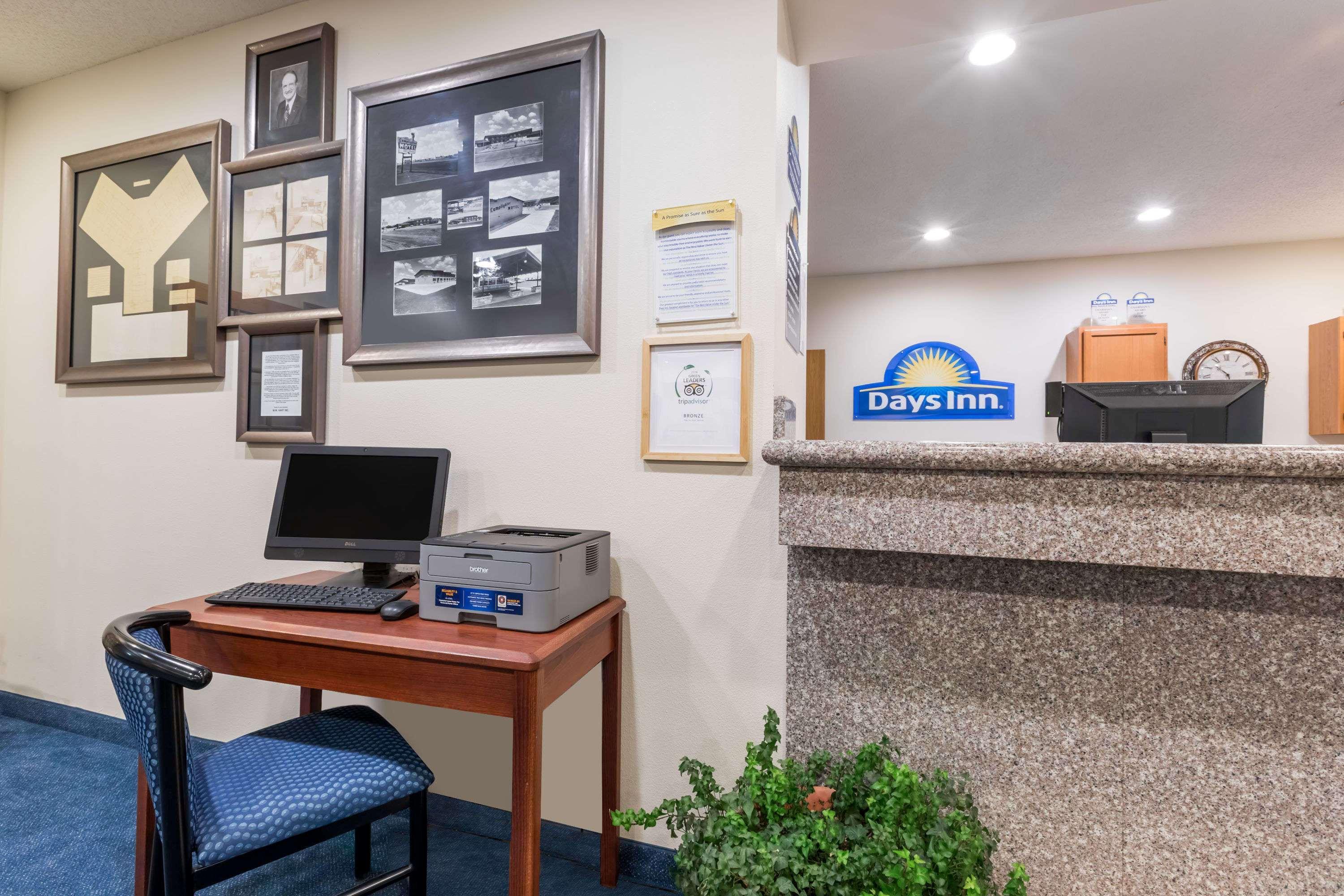 Reston Inn & Suites Spencer Εξωτερικό φωτογραφία