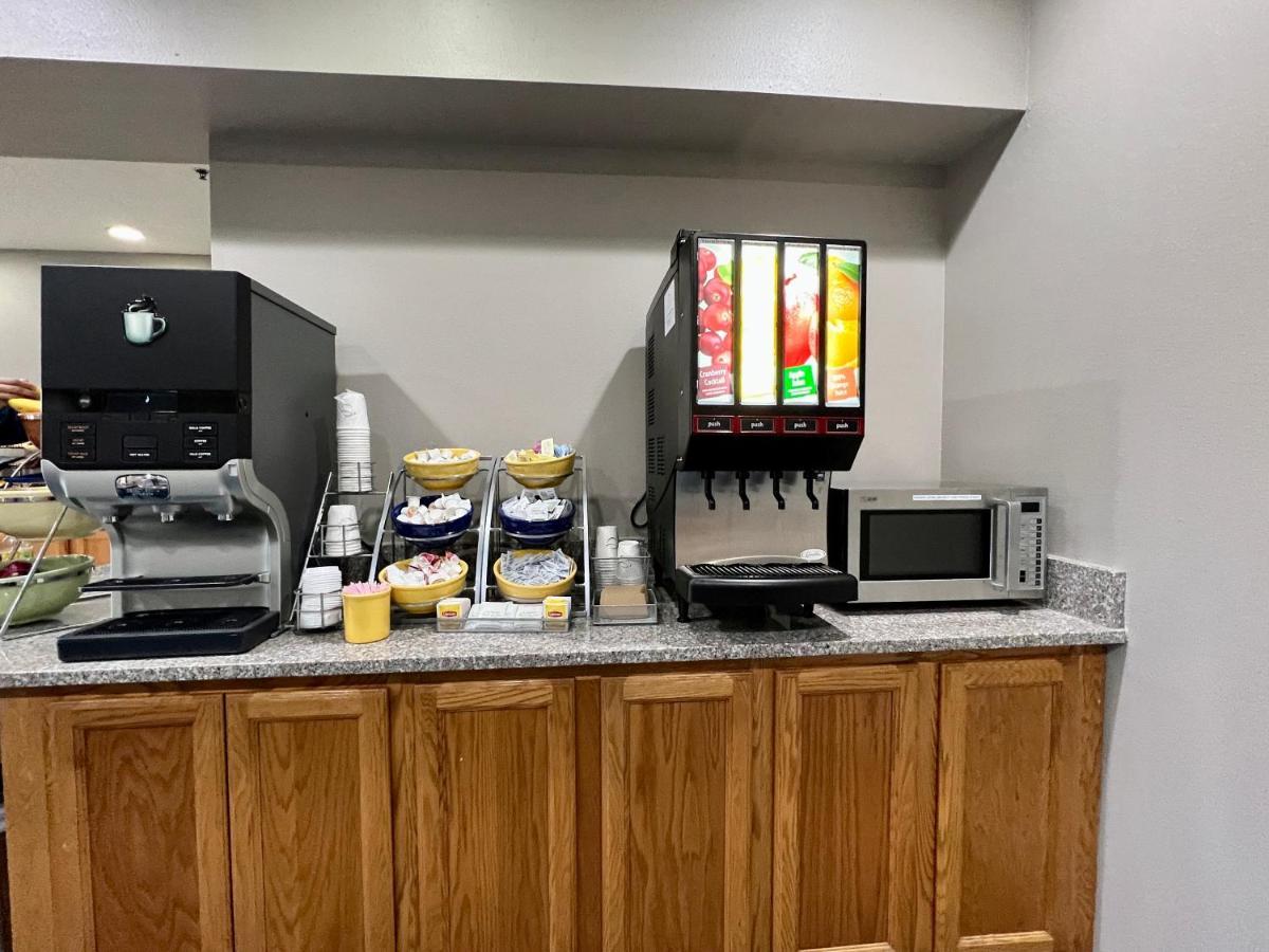 Reston Inn & Suites Spencer Εξωτερικό φωτογραφία