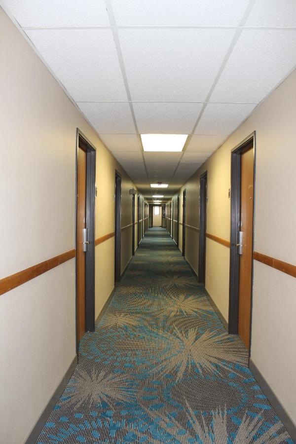 Reston Inn & Suites Spencer Εξωτερικό φωτογραφία