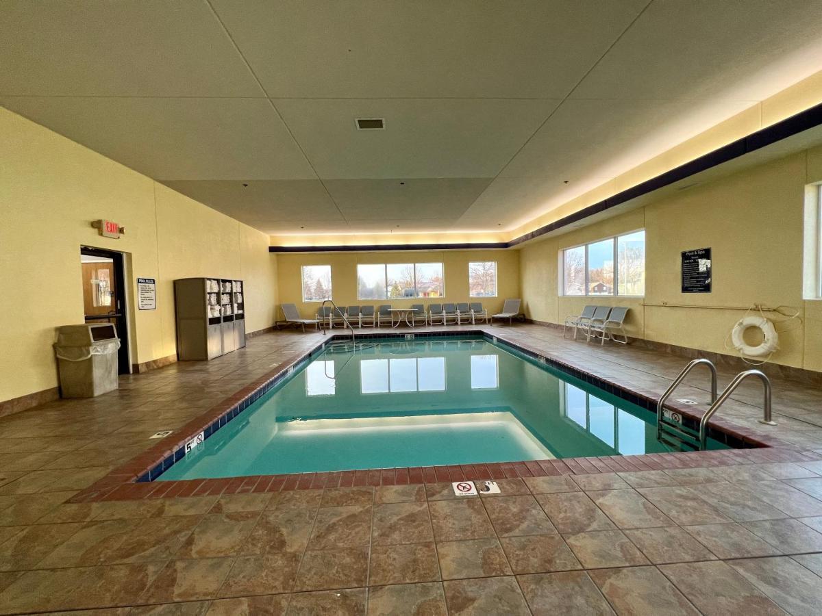 Reston Inn & Suites Spencer Εξωτερικό φωτογραφία