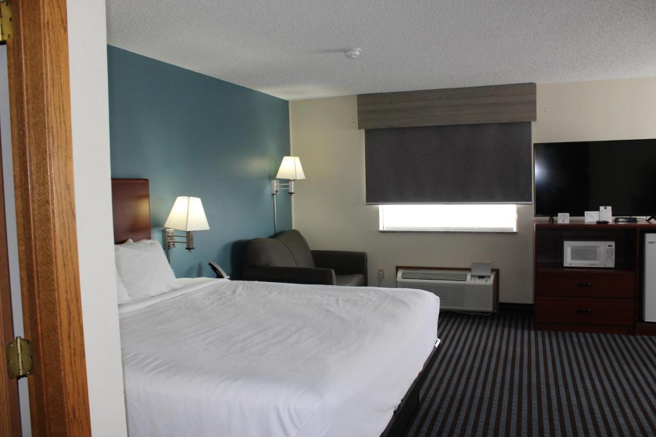 Reston Inn & Suites Spencer Εξωτερικό φωτογραφία