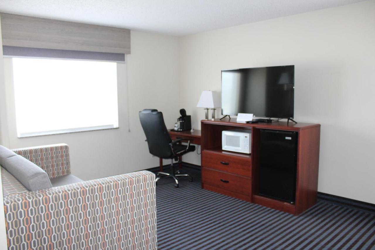 Reston Inn & Suites Spencer Εξωτερικό φωτογραφία