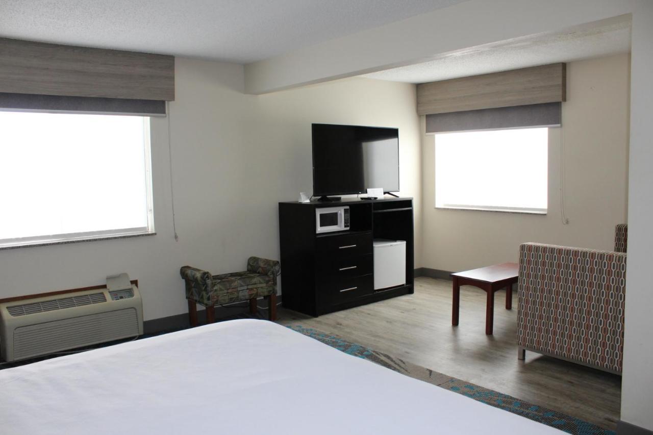 Reston Inn & Suites Spencer Εξωτερικό φωτογραφία
