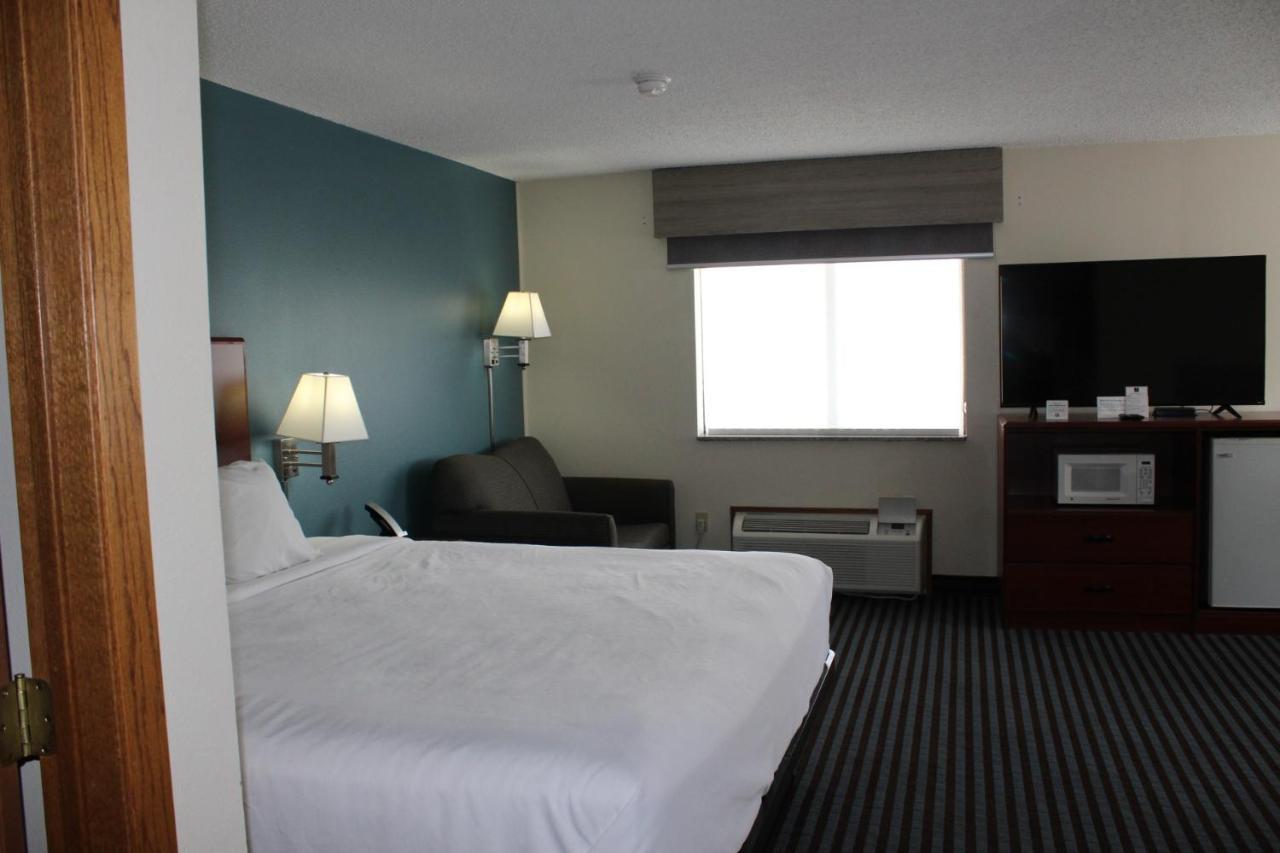 Reston Inn & Suites Spencer Εξωτερικό φωτογραφία