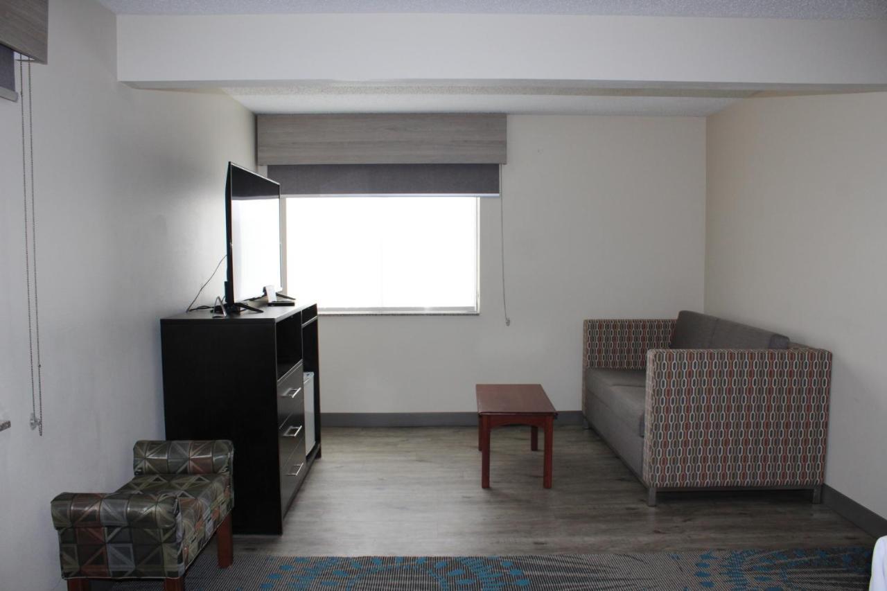Reston Inn & Suites Spencer Εξωτερικό φωτογραφία