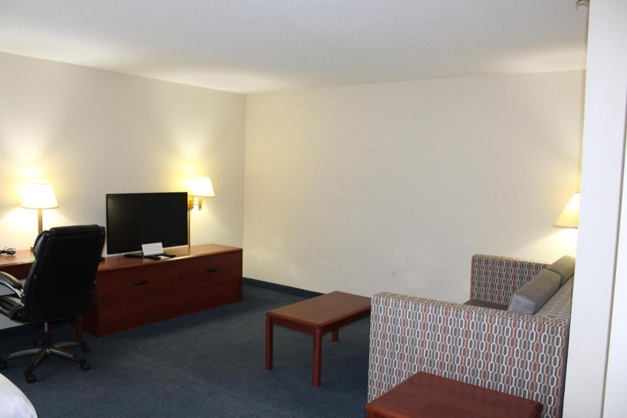 Reston Inn & Suites Spencer Εξωτερικό φωτογραφία