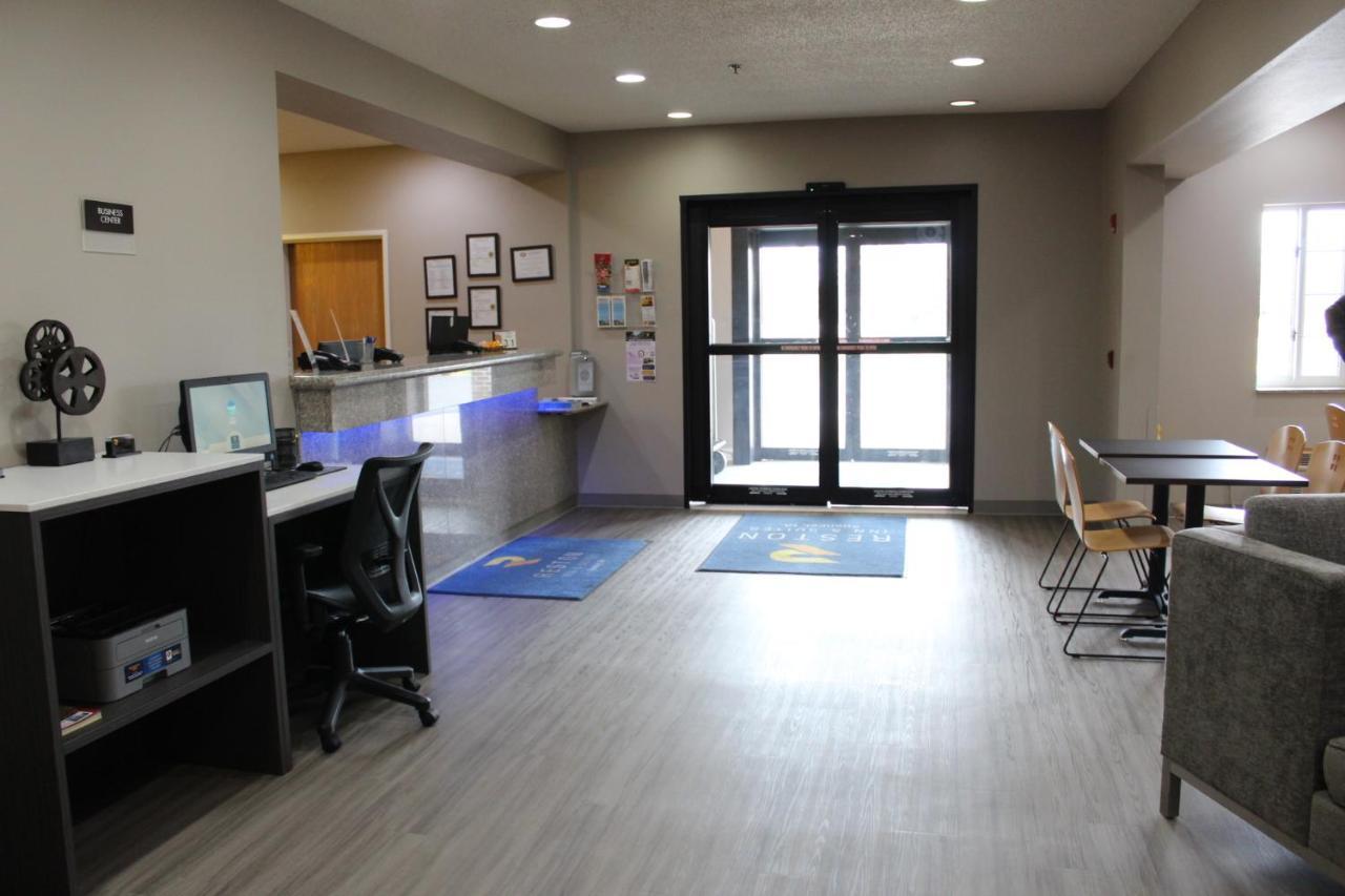 Reston Inn & Suites Spencer Εξωτερικό φωτογραφία