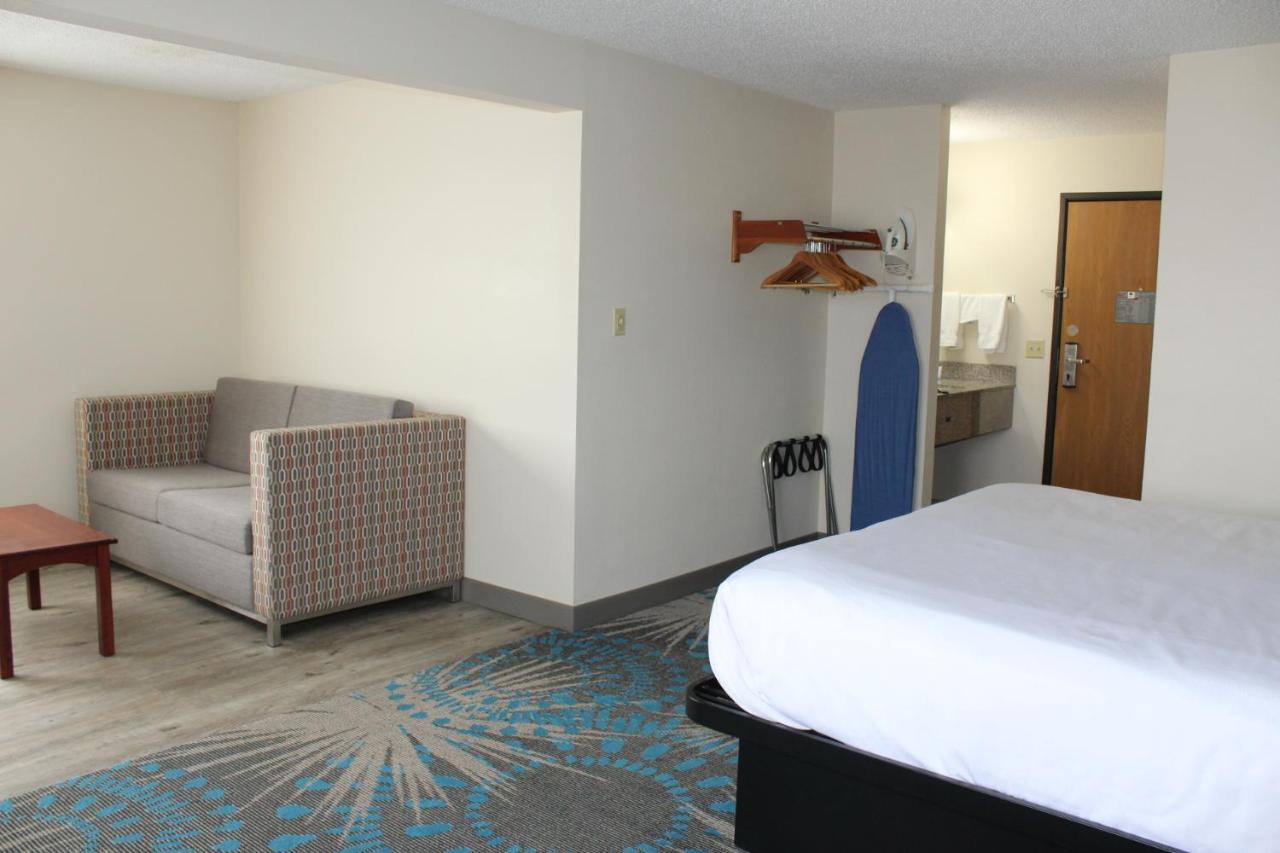 Reston Inn & Suites Spencer Εξωτερικό φωτογραφία